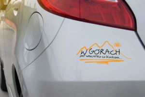 Naklejka na samochód W Górach (na jasny lakier)